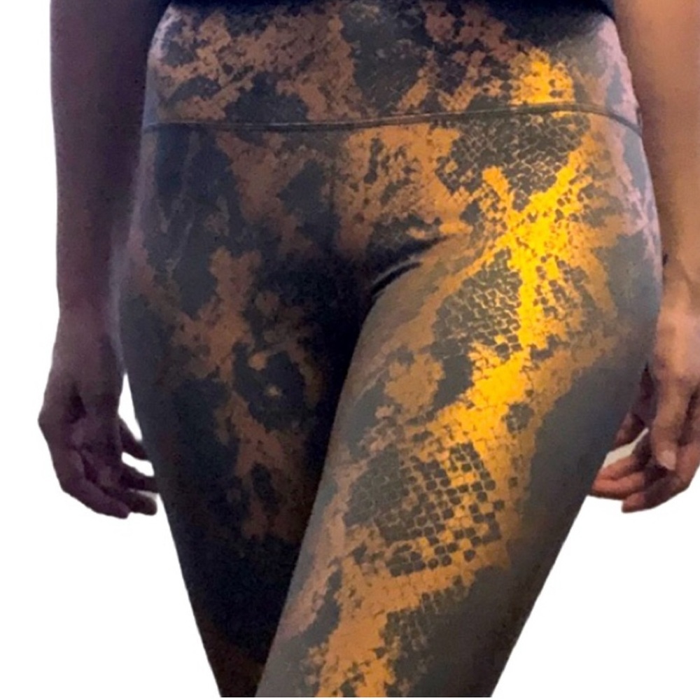 Snake Print Leggings - Picture 3 of 4